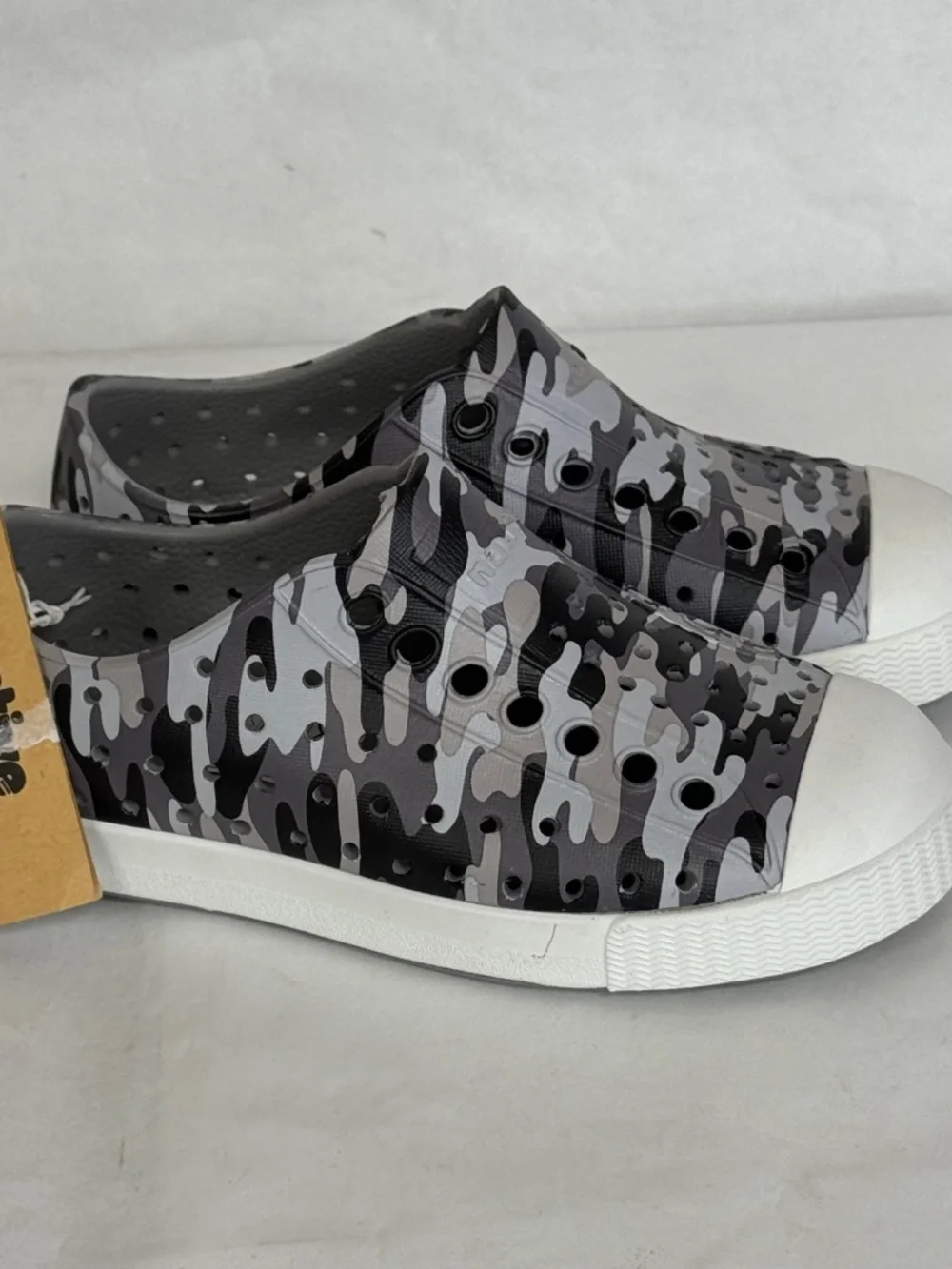 Native Jefferson Boys Kids Pigeon Grey White Camouflage Slip On Water Shoes 9 C